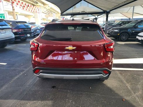 Used 2025 Chevrolet Trax LT w/ LT Convenience Package image 13
