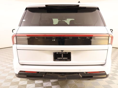 New 2026 Lincoln Navigator Premiere AWD/4WD image 23