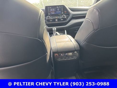 Used 2021 Toyota Highlander XSE FWD image 21