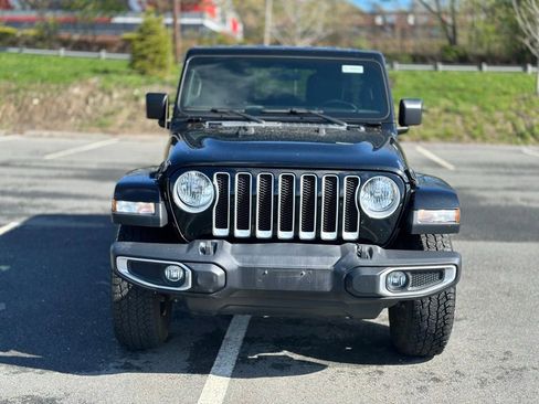 Used 2018 Jeep Wrangler Unlimited Sahara AWD/4WD image 9