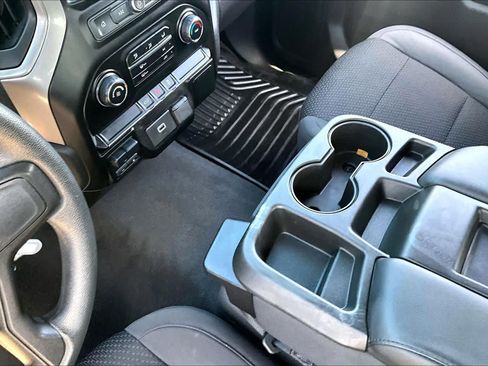 Used 2019 Chevrolet Silverado 1500 Custom w/ Custom Convenience Package AWD/4WD image 17