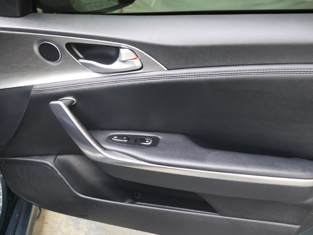 Used 2022 Kia Stinger GT1 RWD image 11