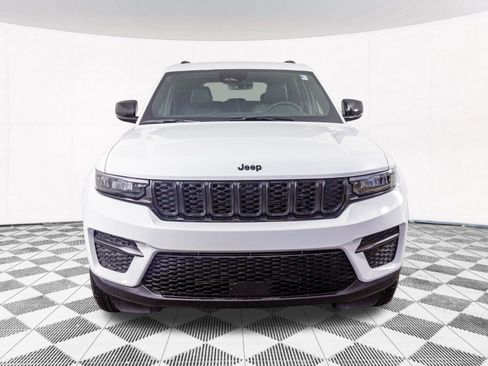 New 2025 Jeep Grand Cherokee Altitude image 5