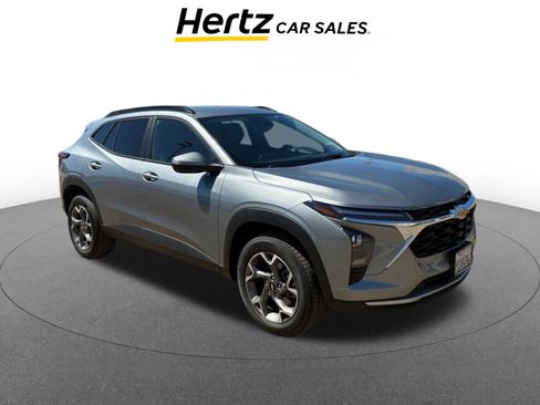 Used 2025 Chevrolet Trax LT image 1