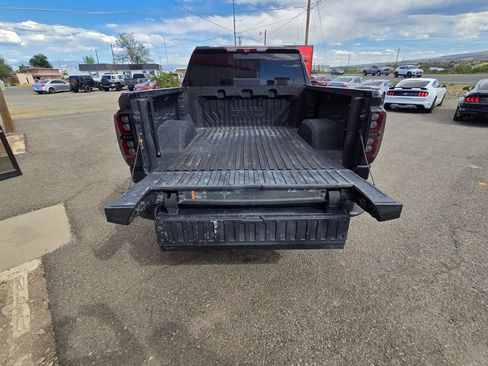 Used 2020 GMC Sierra 1500 AT4 w/ AT4 Premium Package AWD/4WD image 3