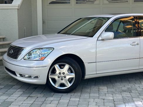 Used 2004 Lexus LS 430 RWD image 2