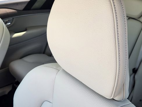 Certified 2025 Volvo XC90 B6 Plus w/ Protection Package Premier image 24