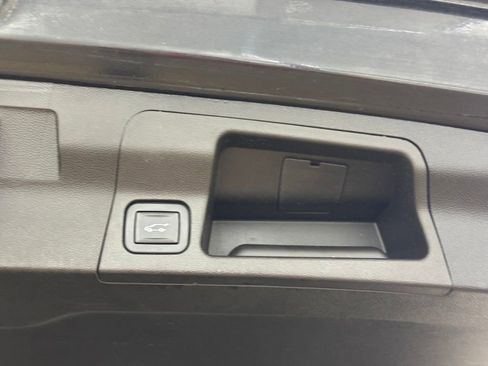 Used 2018 GMC Acadia SLT FWD image 25