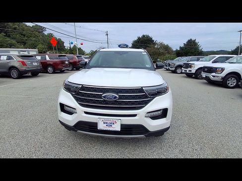 Certified 2024 Ford Explorer XLT w/ Equipment Group 202A AWD/4WD image 3