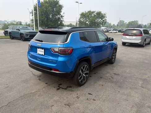 Used 2025 Jeep Compass Limited w/ Elite Group AWD/4WD image 3