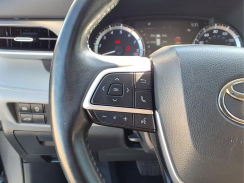 Used 2023 Toyota Highlander LE FWD image 24