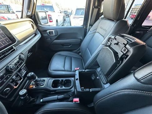 Used 2024 Jeep Wrangler Sahara image 24