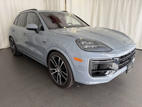 Certified 2025 Porsche Cayenne Turbo AWD/4WD image 7