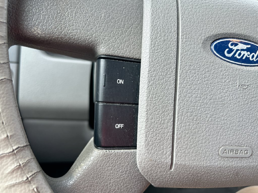 Used 2005 Ford F150 Lariat RWD image 15