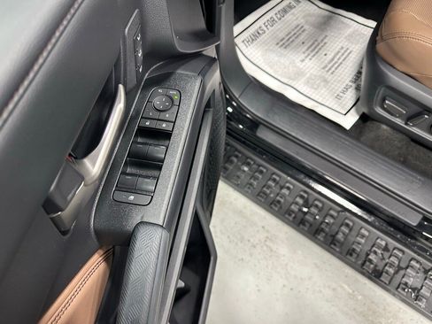 Used 2025 Toyota 4Runner Limited image 9