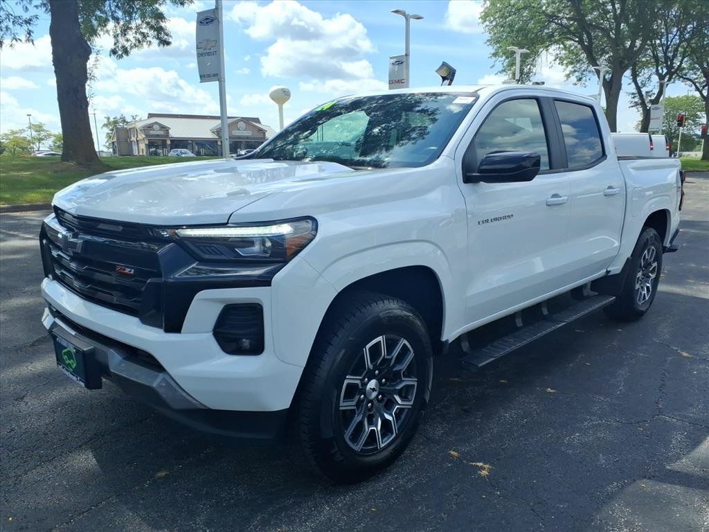 Used 2024 Chevrolet Colorado Z71 w/ Z71 Convenience Package 2 AWD/4WD image 3