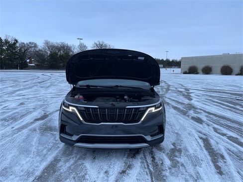 Used 2024 Kia Carnival LX image 16