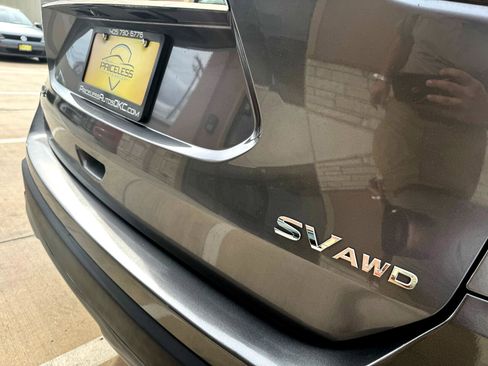 Used 2017 Nissan Rogue SV image 39