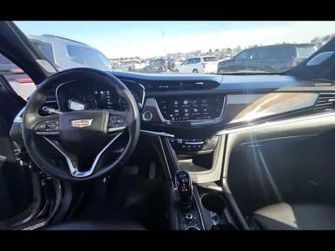 Certified 2025 Cadillac XT6 Premium Luxury w/ Platinum Package image 3