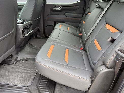 Used 2025 GMC Sierra 1500 AT4 w/ AT4 Premium Package AWD/4WD image 13