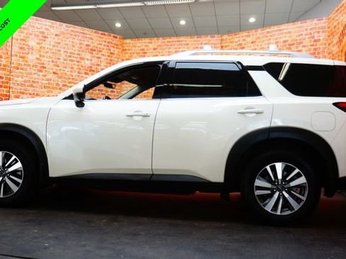 Certified 2023 Nissan Pathfinder SL AWD/4WD image 4