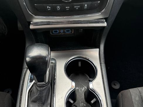 Used 2020 Jeep Grand Cherokee Laredo image 7