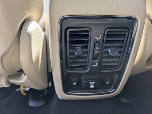 Used 2011 Jeep Grand Cherokee Limited w/ Luxury Group II image 15