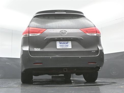 Used 2013 Toyota Sienna XLE image 22