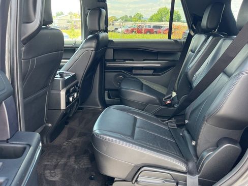 Used 2020 Ford Expedition XLT w/ Equipment Group 202A AWD/4WD image 4