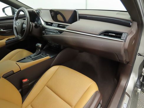 Used 2019 Lexus ES 350 w/ Premium Package image 16