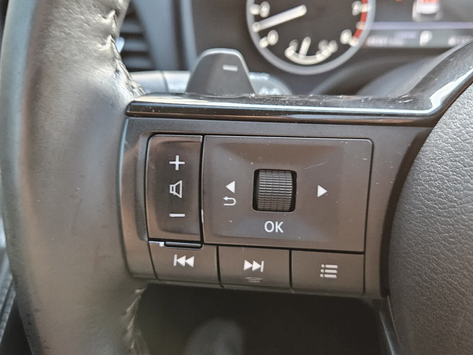 Used 2023 Nissan Rogue SV w/ SV Premium Package FWD image 12