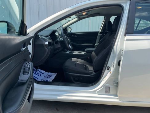 Used 2025 Nissan Altima 2.5 SV FWD image 10