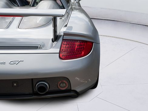 Used 2005 Porsche Carrera GT RWD image 19