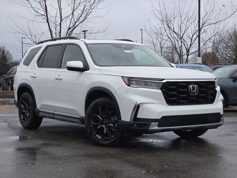 New 2025 Honda Pilot Touring image 2