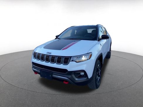 Used 2025 Jeep Compass Trailhawk image 7