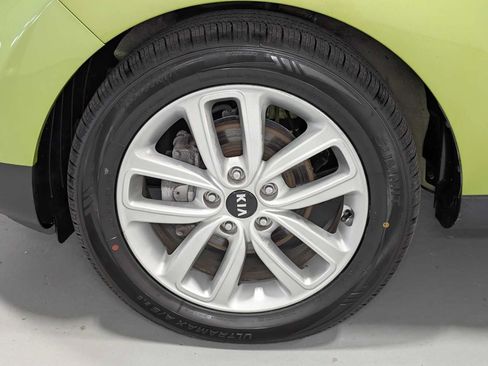 Used 2017 Kia Soul + FWD image 3