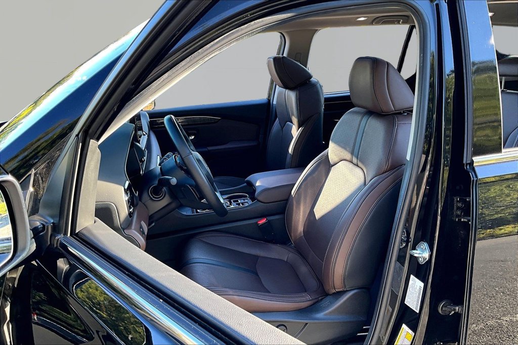 Used 2025 Honda Pilot Elite image 15