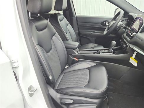 New 2026 Jeep Compass Latitude image 34