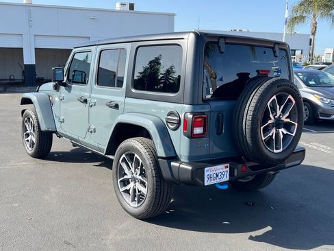 Used 2024 Jeep Wrangler Unlimited image 9