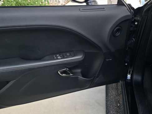 Used 2016 Dodge Challenger SRT Hellcat image 12