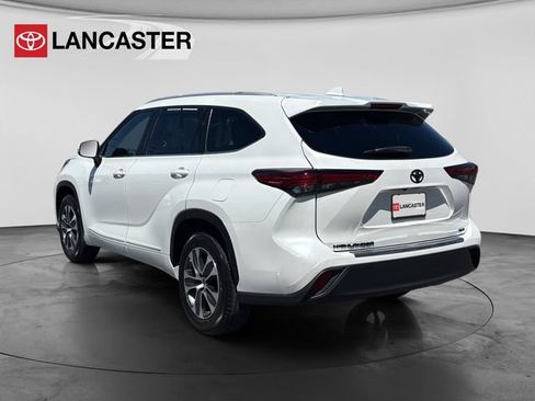 Used 2023 Toyota Highlander XLE FWD image 5