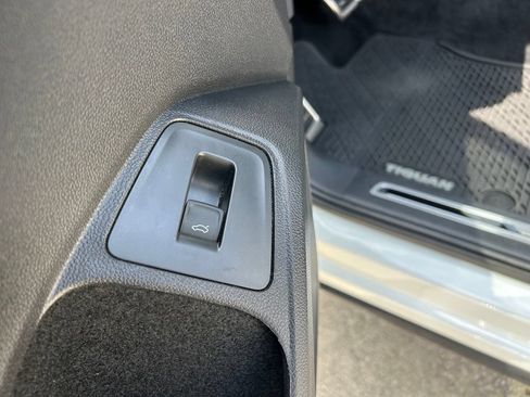 Certified 2024 Volkswagen Tiguan SE R-Line FWD image 48