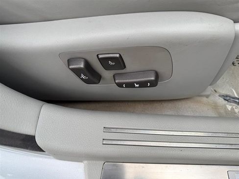 Used 2011 Lexus LS 460 AWD image 17