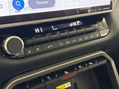 Used 2023 Toyota Tundra Limited w/ Power Package AWD/4WD image 27