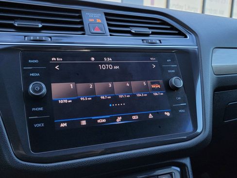 Used 2021 Volkswagen Tiguan SE image 33