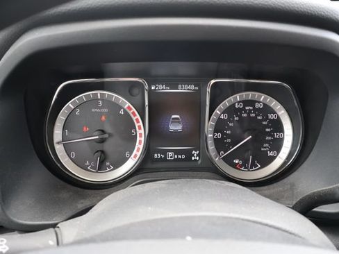Used 2018 Nissan Titan SV AWD/4WD image 12