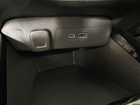 Used 2025 Chevrolet Trax LT FWD image 32