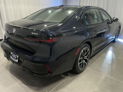 Used 2025 BMW 740i xDrive image 6