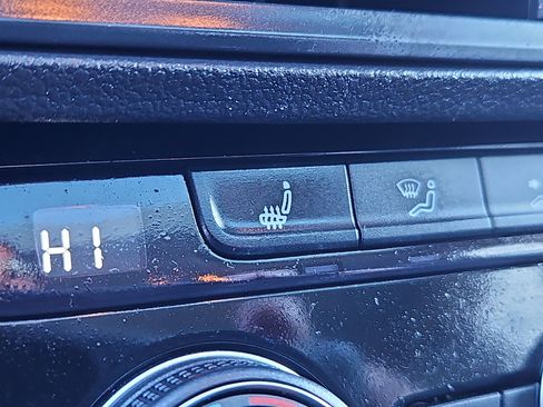 Certified 2023 Volkswagen Jetta SE w/ Panoramic Sunroof Package image 13