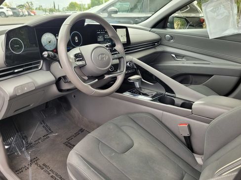 Used 2025 Hyundai Elantra SEL FWD image 11